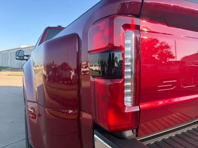 2026 Ford Super Duty F-350 DRW LARIAT 4WD Crew Cab 8' Box