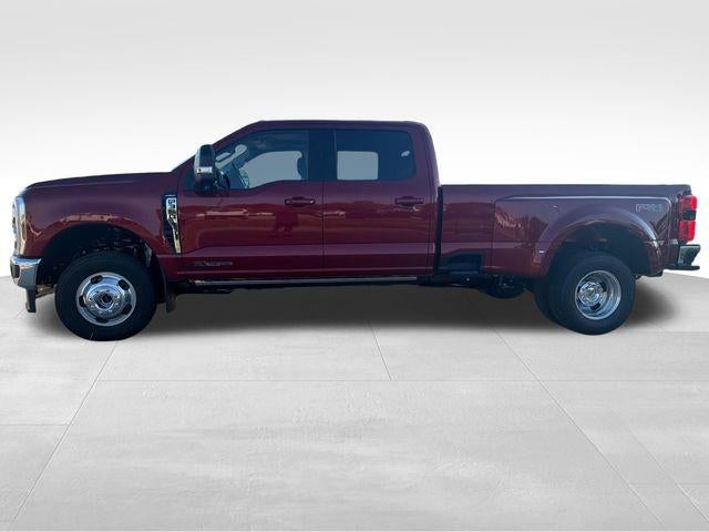 2026 Ford Super Duty F-350 DRW LARIAT 4WD Crew Cab 8' Box