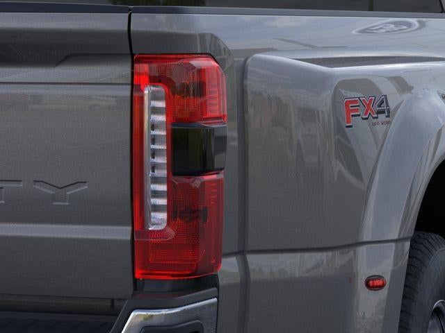 2026 Ford Super Duty F-350 DRW LARIAT 4WD Crew Cab 8' Box