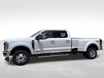 2026 Ford Super Duty F-350 DRW LARIAT 4WD Crew Cab 8' Box
