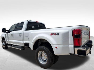2026 Ford Super Duty F-350 DRW LARIAT 4WD Crew Cab 8' Box