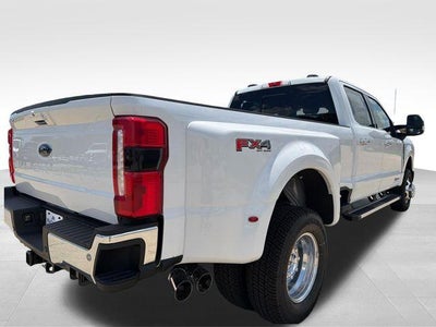 2026 Ford Super Duty F-350 DRW LARIAT 4WD Crew Cab 8' Box