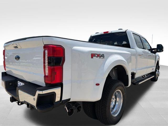 2026 Ford Super Duty F-350 DRW LARIAT 4WD Crew Cab 8' Box