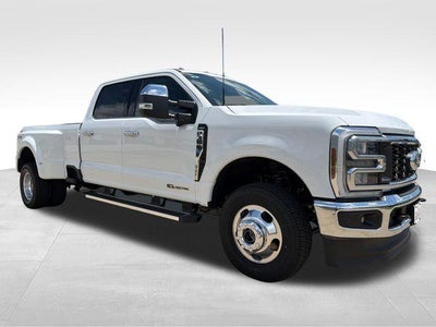 2026 Ford Super Duty F-350 DRW LARIAT 4WD Crew Cab 8' Box