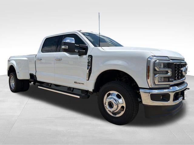 2026 Ford Super Duty F-350 DRW LARIAT 4WD Crew Cab 8' Box