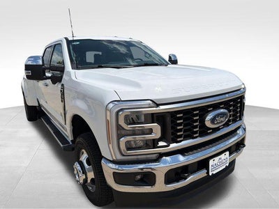 2026 Ford Super Duty F-350 DRW LARIAT 4WD Crew Cab 8' Box