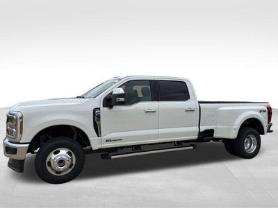2026 Ford Super Duty F-350 DRW LARIAT 4WD Crew Cab 8' Box