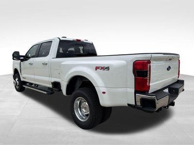 2026 Ford Super Duty F-350 DRW LARIAT 4WD Crew Cab 8' Box