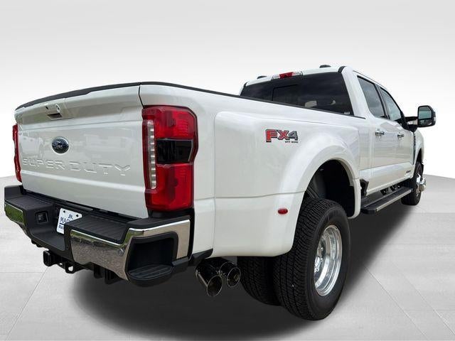 2026 Ford Super Duty F-350 DRW LARIAT 4WD Crew Cab 8' Box