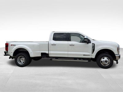 2026 Ford Super Duty F-350 DRW LARIAT 4WD Crew Cab 8' Box