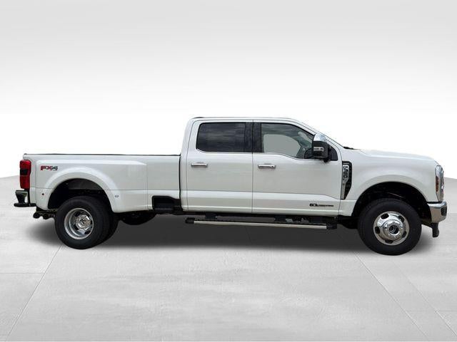 2026 Ford Super Duty F-350 DRW LARIAT 4WD Crew Cab 8' Box