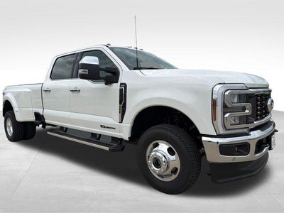 2026 Ford Super Duty F-350 DRW LARIAT 4WD Crew Cab 8' Box