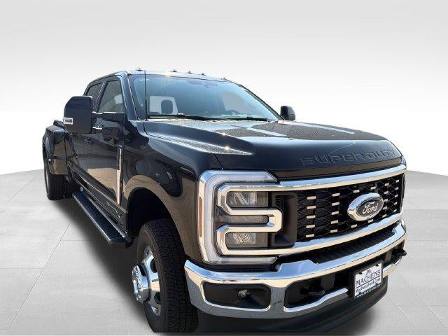 2026 Ford Super Duty F-350 DRW LARIAT 4WD Crew Cab 8' Box