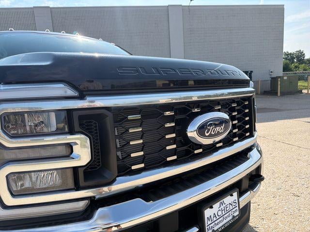 2026 Ford Super Duty F-350 DRW LARIAT 4WD Crew Cab 8' Box