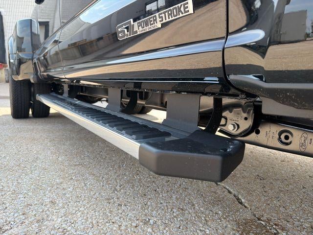 2026 Ford Super Duty F-350 DRW LARIAT 4WD Crew Cab 8' Box