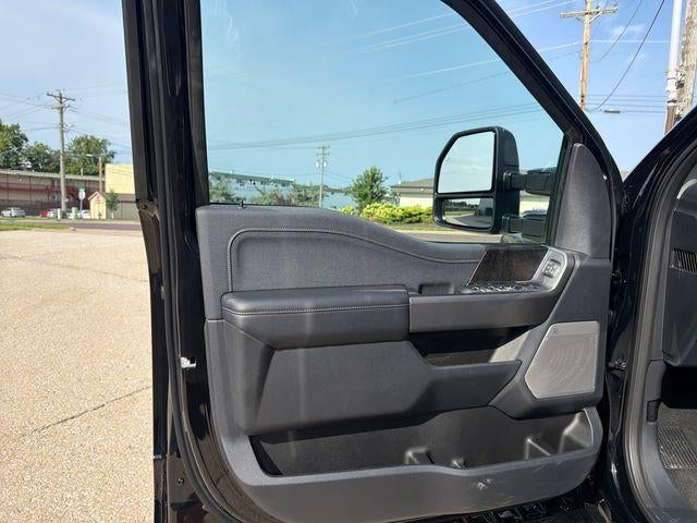 2026 Ford Super Duty F-350 DRW LARIAT 4WD Crew Cab 8' Box