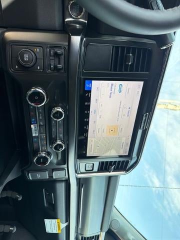 2026 Ford Super Duty F-350 DRW LARIAT 4WD Crew Cab 8' Box