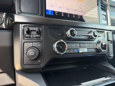 2026 Ford Super Duty F-350 DRW LARIAT 4WD Crew Cab 8' Box