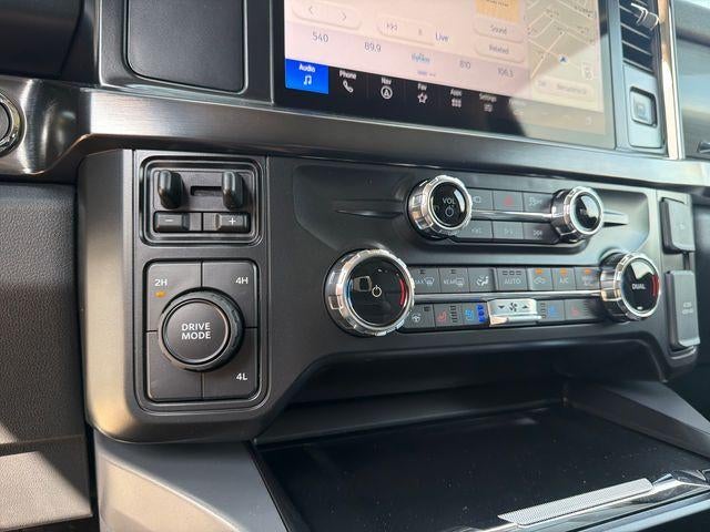 2026 Ford Super Duty F-350 DRW LARIAT 4WD Crew Cab 8' Box