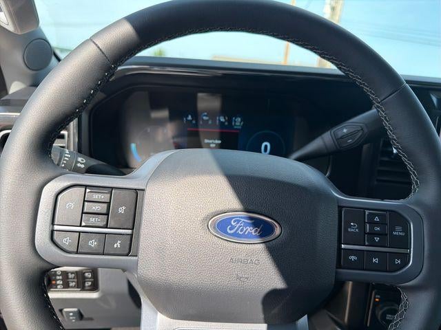2026 Ford Super Duty F-350 DRW LARIAT 4WD Crew Cab 8' Box
