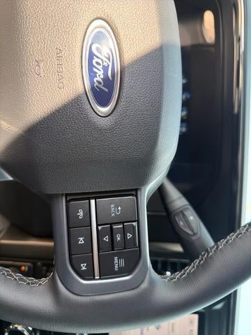 2026 Ford Super Duty F-350 DRW LARIAT 4WD Crew Cab 8' Box