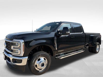 2026 Ford Super Duty F-350 DRW LARIAT 4WD Crew Cab 8' Box