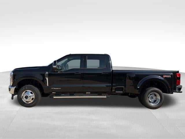2026 Ford Super Duty F-350 DRW LARIAT 4WD Crew Cab 8' Box