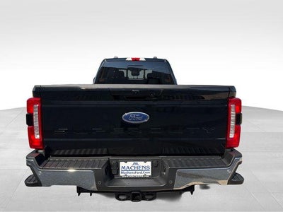 2026 Ford Super Duty F-350 DRW LARIAT 4WD Crew Cab 8' Box