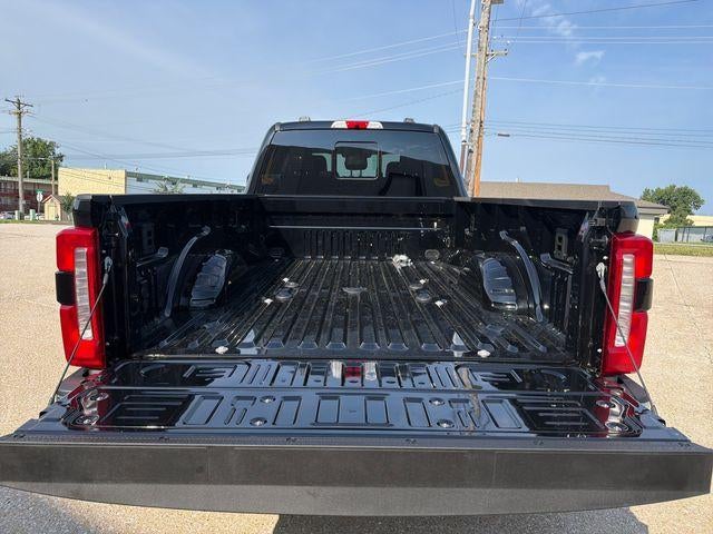 2026 Ford Super Duty F-350 DRW LARIAT 4WD Crew Cab 8' Box