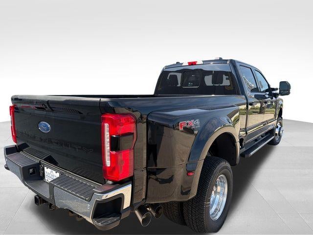 2026 Ford Super Duty F-350 DRW LARIAT 4WD Crew Cab 8' Box