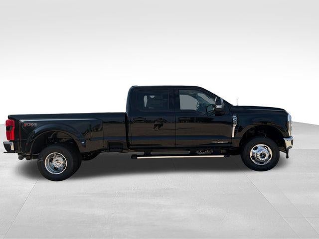 2026 Ford Super Duty F-350 DRW LARIAT 4WD Crew Cab 8' Box