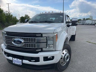 2017 Ford Super Duty F-450 DRW Platinum 4WD Crew Cab 8' Box