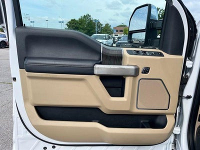 2020 Ford Super Duty F-450 DRW LARIAT 4WD Crew Cab 8' Box