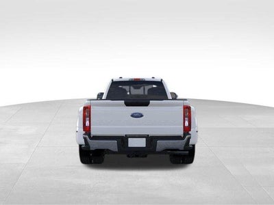 2026 Ford Super Duty F-450 DRW XL 4WD Crew Cab 8' Box