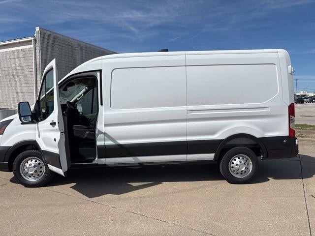 2026 Ford Transit Cargo Van T-250 148" Med Rf 9150 GVWR AWD