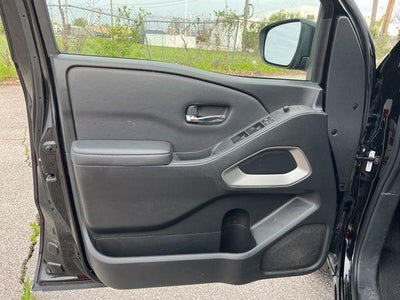 2022 Nissan Frontier Crew Cab 4x4 SV Auto