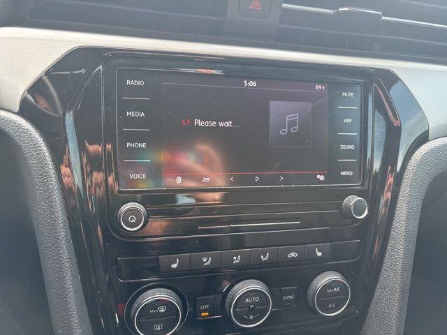 2022 Volkswagen Passat 2.0T SE Auto