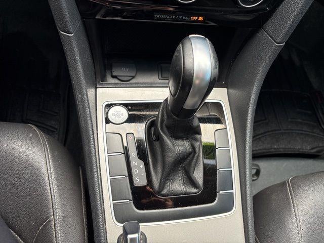 2022 Volkswagen Passat 2.0T SE Auto