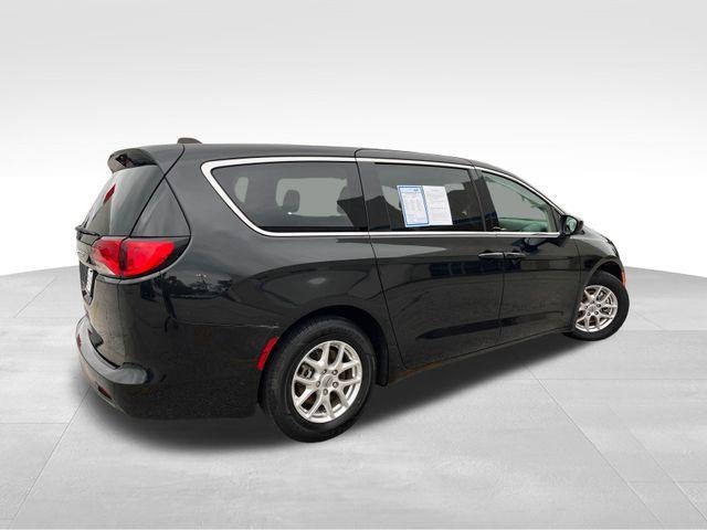 2023 Chrysler Voyager LX FWD