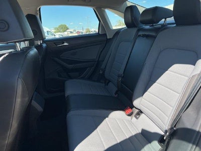 2025 Volkswagen Jetta SE Auto