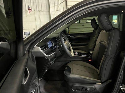 2023 Jeep Grand Cherokee Laredo 4x4