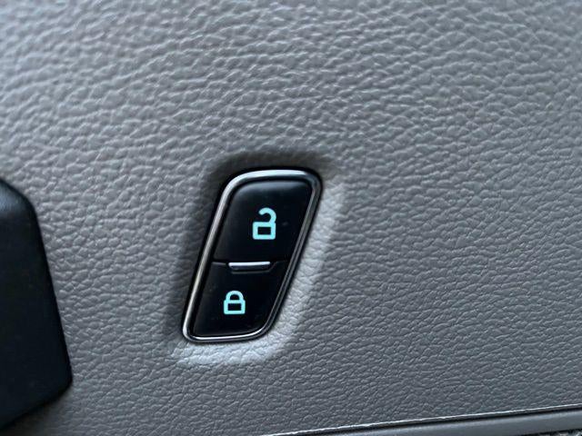 2022 Ford Super Duty F-250 SRW XL 4WD Crew Cab 6.75' Box