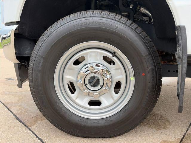 2024 Ford Super Duty F-250 SRW XL 4WD Reg Cab 8' Box