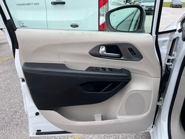 2023 Chrysler Pacifica Touring L FWD