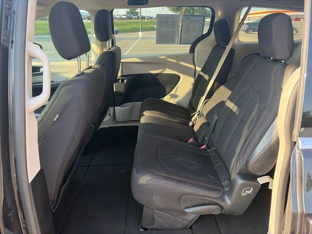 2017 Chrysler Pacifica LX FWD