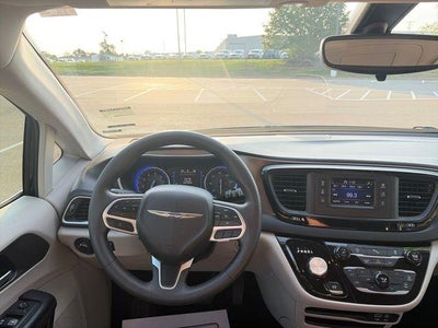 2017 Chrysler Pacifica LX FWD