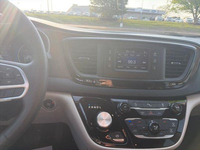2017 Chrysler Pacifica LX FWD