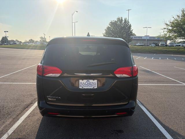 2017 Chrysler Pacifica LX FWD