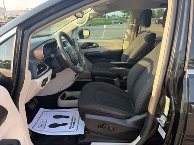 2017 Chrysler Pacifica LX FWD