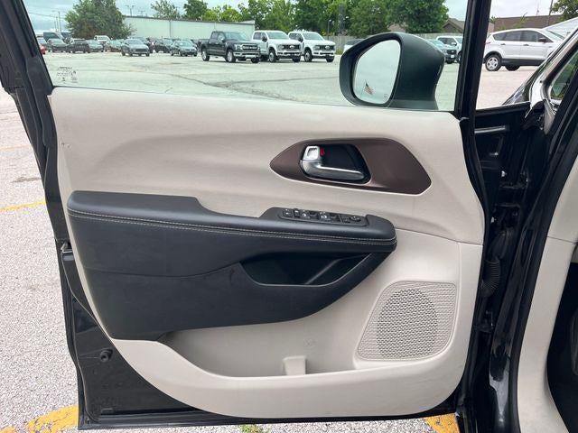 2023 Chrysler Voyager LX FWD